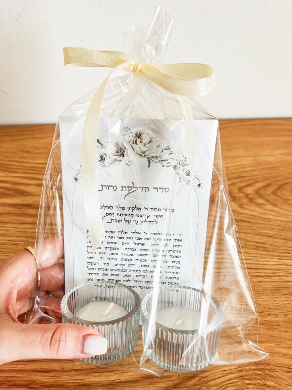 ⁦ערכת מגנט סדר הדלקת נרות + זוג נרות בפמוטי זכוכית⁩ – תמונה ⁦5⁩