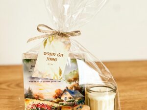 ערכת חנוכה - בלוק מעוצב, נר ריחני וסביבונים