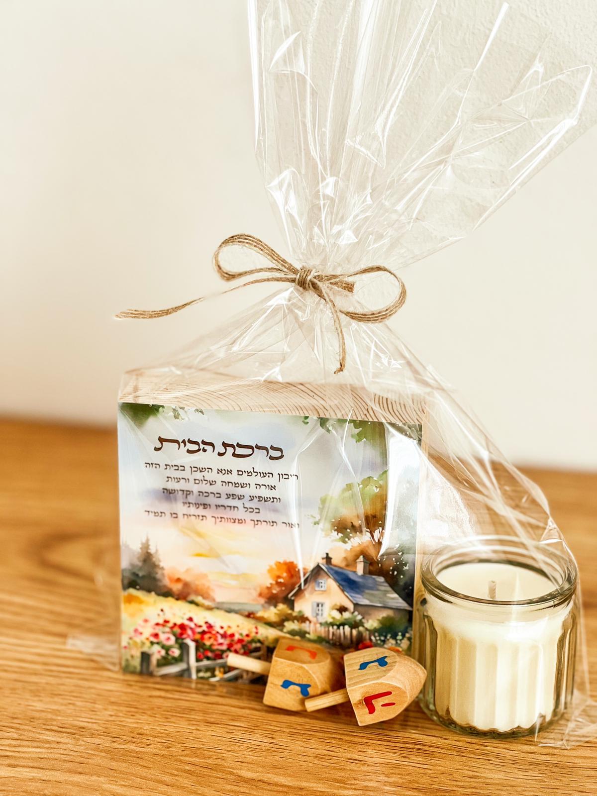 ערכת חנוכה - בלוק מעוצב, נר ריחני וסביבונים – תמונה 5